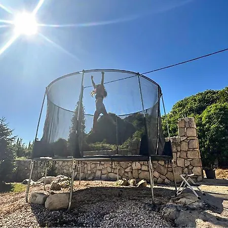 شقة Awesome In Čilipi